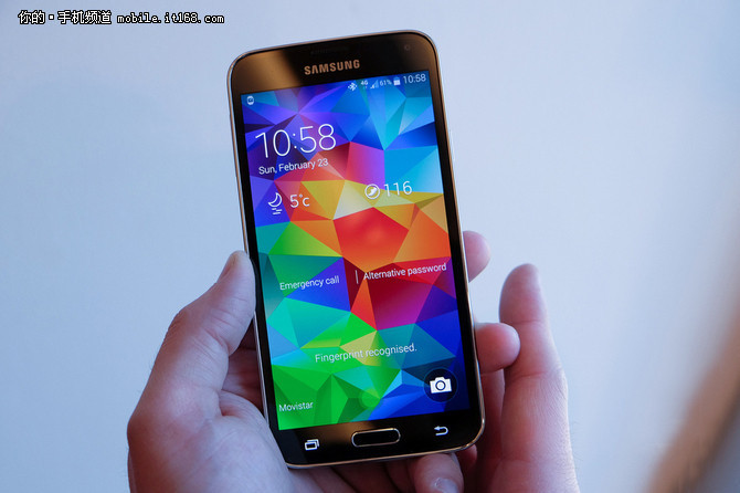 HTC One M9+是HTC在今年上半年針對大陸市場特別推出了旗艦機型，相比于M9，HTC One M9+加入了指紋識別功能，并且采用了更大尺寸的2K分辨率屏幕。同時也延續(xù)了HTC One M8經(jīng)典的全金屬一體成型機身以及后置雙攝像頭。現(xiàn)在我們發(fā)現(xiàn)這款上市價格高達4999元的手機直降兩千五，在國美在線僅售2489元!有打算購入M9+的小伙伴一定要抓住這次機會哦!