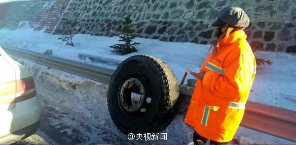 貨車高速跑丟輪胎 網友：輪胎內心崩潰