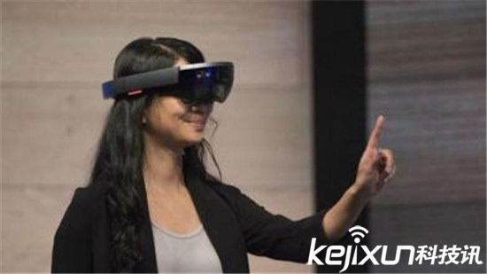 微軟HoloLens全息眼鏡細節透露：視野差還死貴