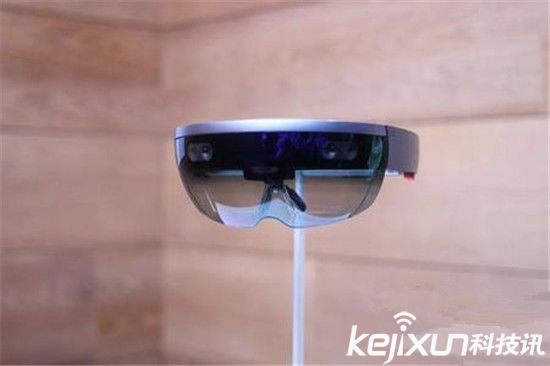 微軟HoloLens全息眼鏡細節透露：視野差還死貴
