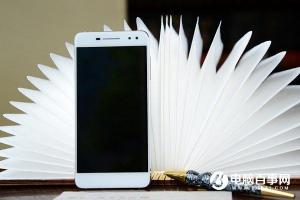 TCL手機TCL 750正式發(fā)布 售價1993元