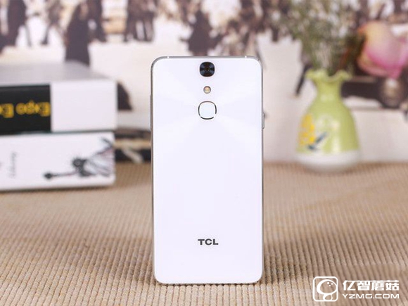 文藝小清新 TCL 750初現手機報價1993元 