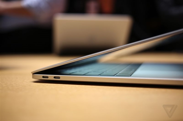 蘋果新一代MacBook隱藏特性：四個雷電接口都是全速