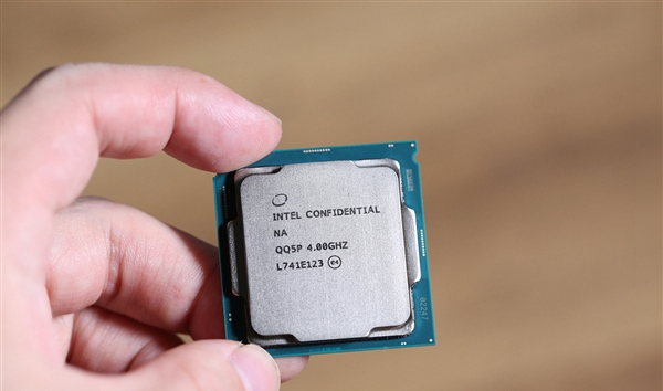 限量版i7-8086K開(kāi)箱圖賞 全球限量50000顆！
