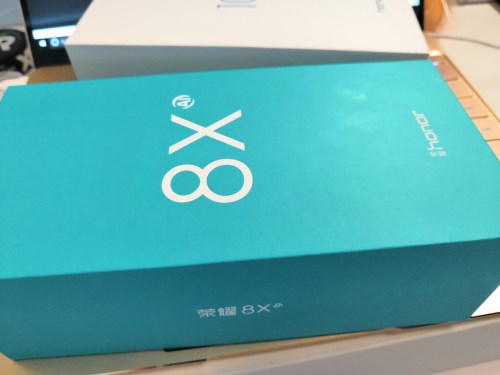 榮耀8X包裝盒曝光：去掉“暢玩”二字或定位升級(jí)