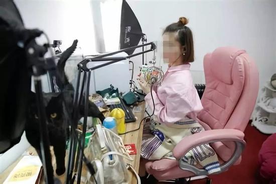 后直播時代網(wǎng)紅求生之道：打賞不夠，廣告、帶貨來湊