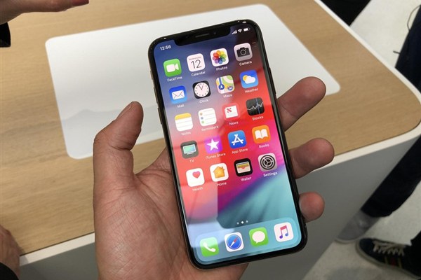 iPhone XS金色版真機圖賞：玻璃機身、COP封裝劉海全面屏
